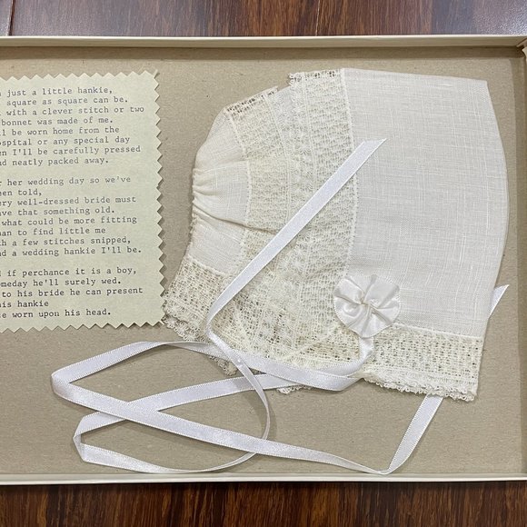Vintage Bonnet with 'I'm just a little hankie' poem - Picture 1 of 8